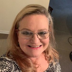 Meet your Posher, Debbie